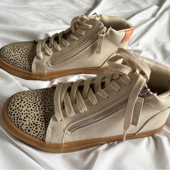 UNIVERSAL THREADS SHOES 7 1/2 - Picture 2 of 6